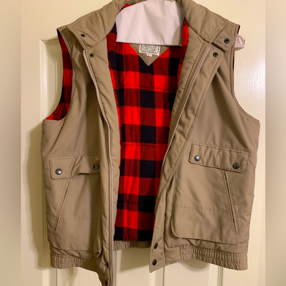 Flannel lined size large expeditions vest.